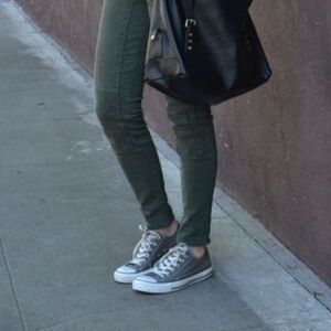 Converse Chuck Taylor, grey low, men’s 7, women’s 9